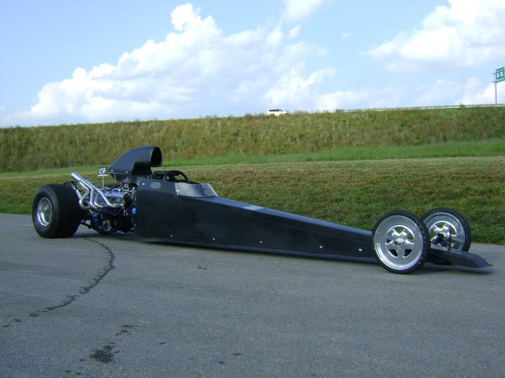 Super Comp rear-engine dragster ready to go