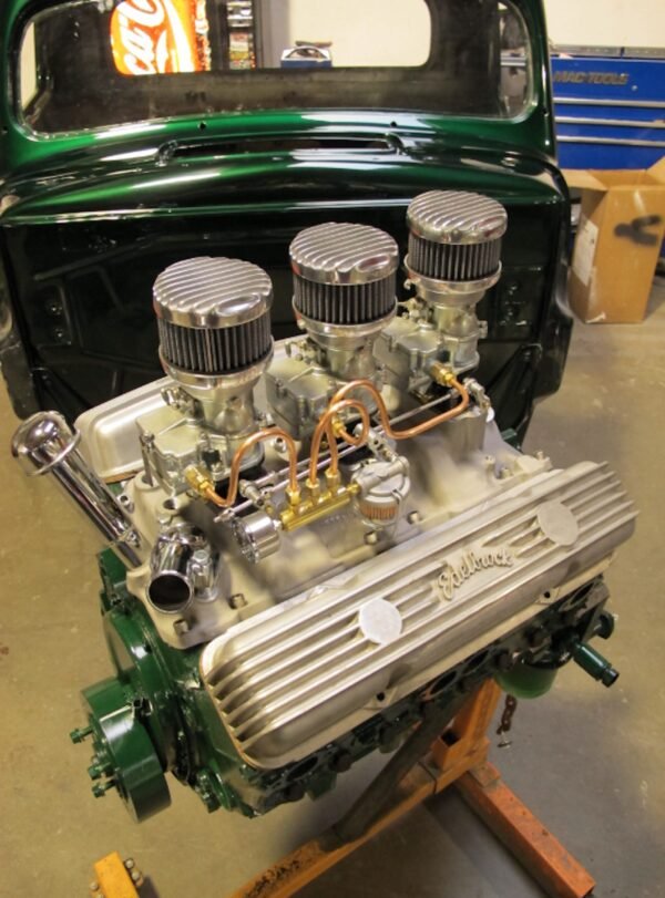 Casada Widowmaker tri-power intake system with three Stromberg 97 carburetors on a traditional hot rod engine